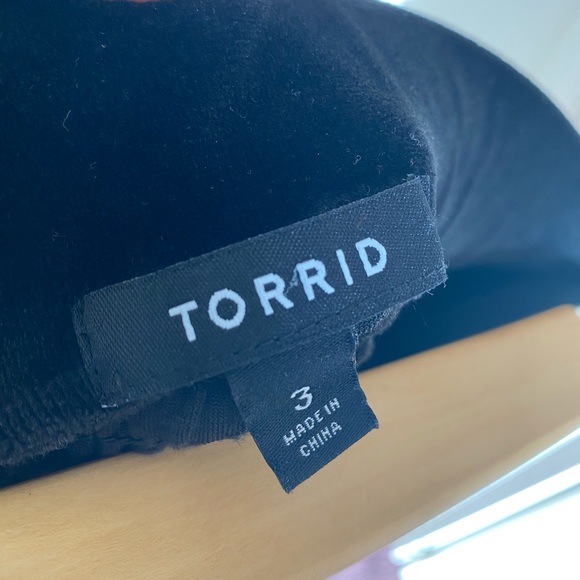 Torrid - Velvety skirt with ruffle bottom - Picture 5 of 6